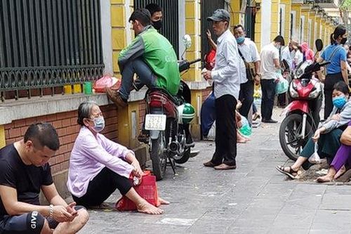 Người Hà Nội quay cuồng với nắng nóng đầu hè