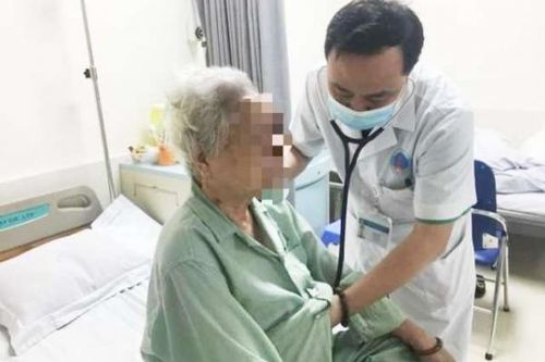 Ngại dịch COVID-19 không đi khám, cụ bà nguy kịch tính mạng