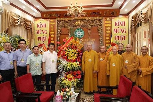Lãnh đạo Bộ Công an chúc mừng Giáo hội Phật giáo Việt Nam