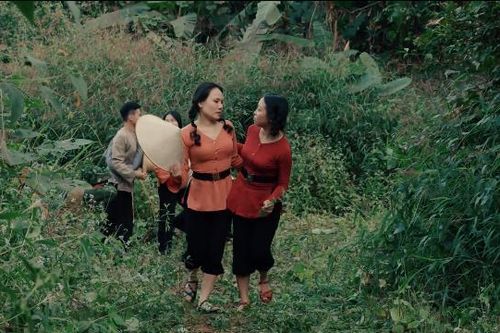 Ra mắt MV 'Những bông hoa hỏa tuyến'