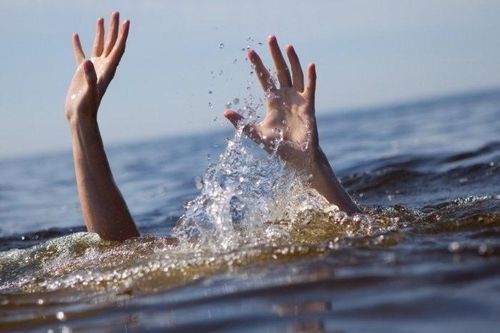 4 mẹ con tử vong dưới suối