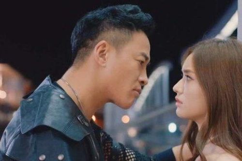 Hà Nhuận Đông bị chê bai khi đóng cảnh yêu sao nữ kém 21 tuổi