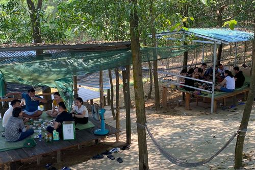 Phạt 15 triệu hai hộ dân bán đồ nhậu giữa dịch Covid-19
