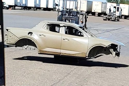Bán tải Hyundai lộ phần thân xe giống SantaFe