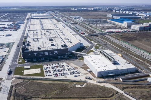 Tesla đột ngột đình chỉ sản xuất xe hơi tại nhà máy Trung Quốc