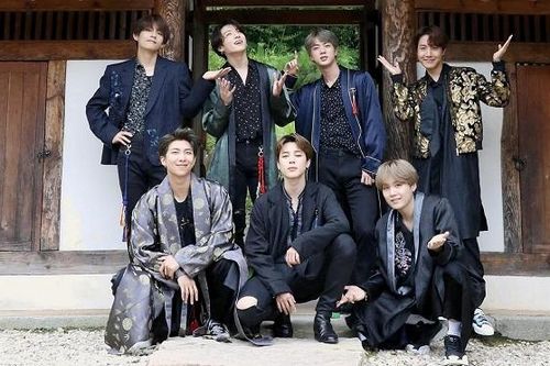 ARMY bấn loạn trước thông tin BTS có thể đang quay phim 'xuyên không'
