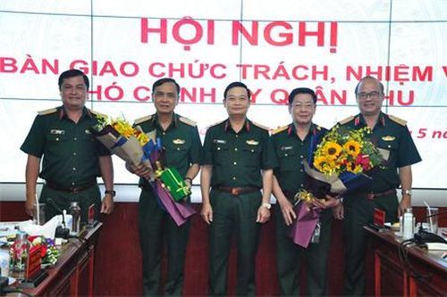 Bàn giao chức trách, nhiệm vụ Tham mưu trưởng; Phó Chính ủy Quân khu 7