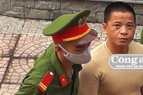 Vừa 'ra riêng' đã xộ khám