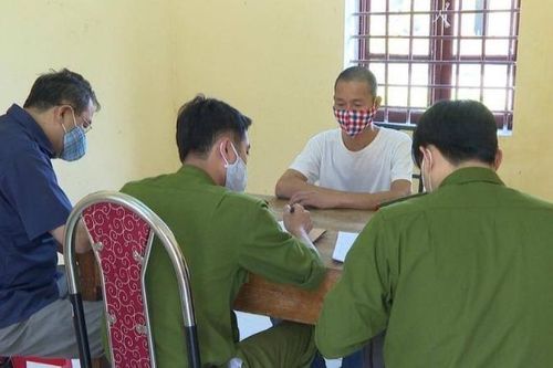 Chém người trọng thương sau mâu thuẫn xin hút thuốc lào