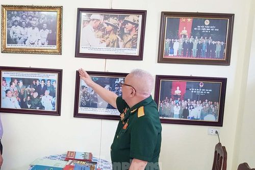 Thăm phòng lưu niệm của chiến binh cuối cùng trong tổ bắt sống tướng Đờ Cát