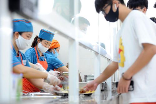 Bữa ăn bán trú của học sinh 'mùa Covid -19'