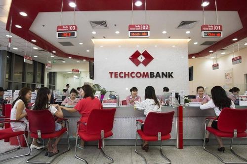Techcombank mời khách hàng đến giao dịch tại chi nhánh vì điều chỉnh ngân hàng điện tử