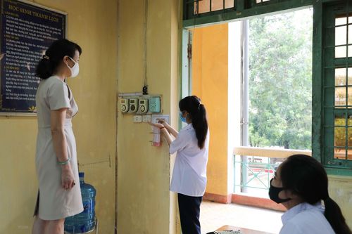 Học sinh phòng, chống dịch COVID-19 thế nào khi đến trường?