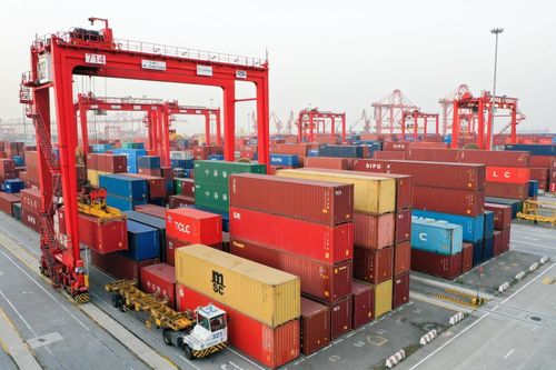 Xuất khẩu của Trung Quốc tăng lần đầu tiên kể từ đầu năm nay