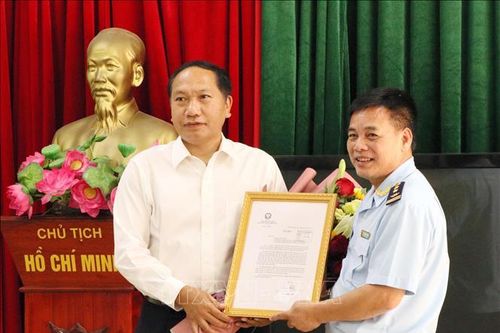 Tuyên dương Hải đội 1 về thành tích phá chuyên án buôn lậu 3,2 triệu bao thuốc lá