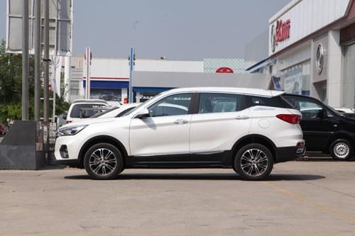 Cận cảnh SUV động cơ tăng áp, giá hơn 200 triệu đồng
