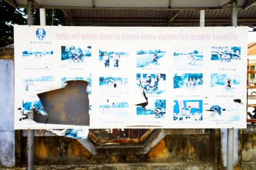 Nhếch nhác bảng tuyên truyền