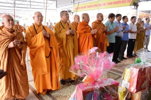 Bạc Liêu : Tổ chức Đại lễ Phật đản, trao 100 triệu đồng