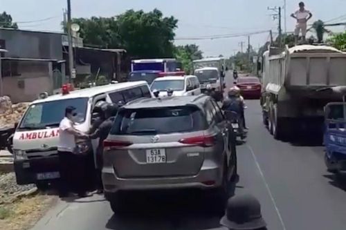 Tước bằng 2 tháng tài xế cố tình cản trở xe cứu thương đang chở bệnh nhân