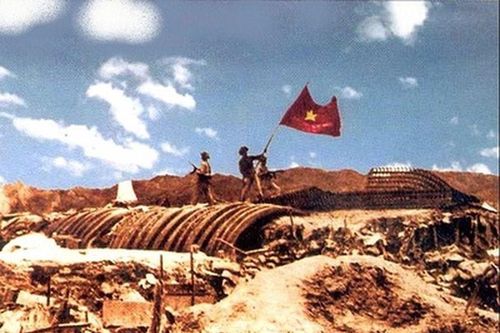 Mốc son chói lọi và sức mạnh toàn dân