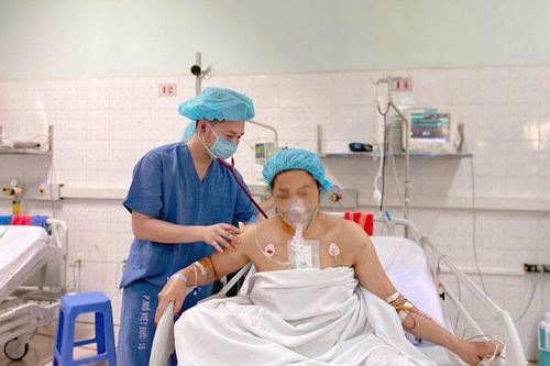 Cứu sống một phụ nữ bị đạn bắn xuyên tim