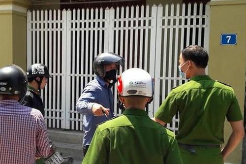 Hà Tĩnh: Truy bắt nghi phạm lao vào nhà chém 2 vợ chồng thương vong