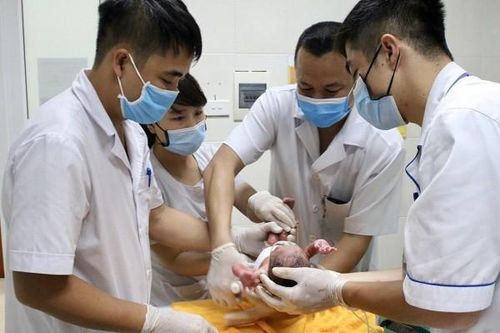 Bệnh viện truyền nhiễm của Hà Nội cứu sống ngoạn mục ca sinh non 6 tháng