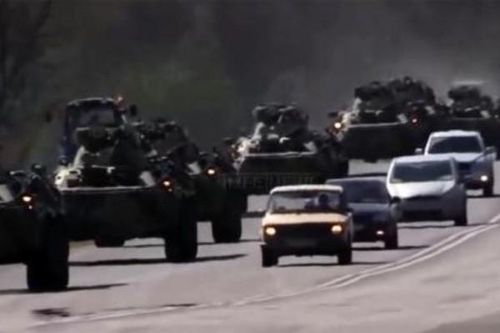 Đoàn xe quân sự Nga chở vũ khí hạng nặng thẳng tiến đến Đông Bắc Syria