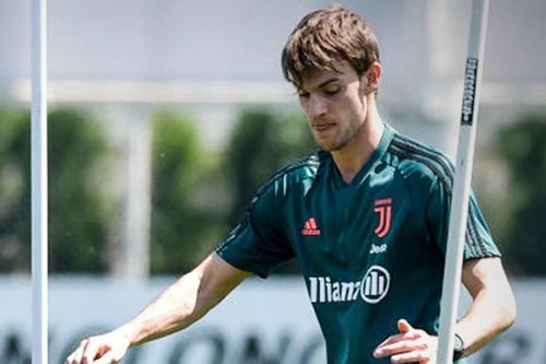 Cầu thủ Serie A đầu tiên nhiễm Covid-19 trở lại tập luyện