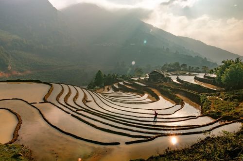 Y Tý mùa đổ ải trầm mặc trong những gam màu sáng tối