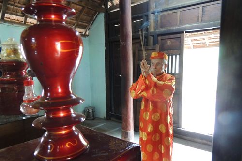 Cụ ông 91 tuổi với hơn 30 năm trông nom đình cổ