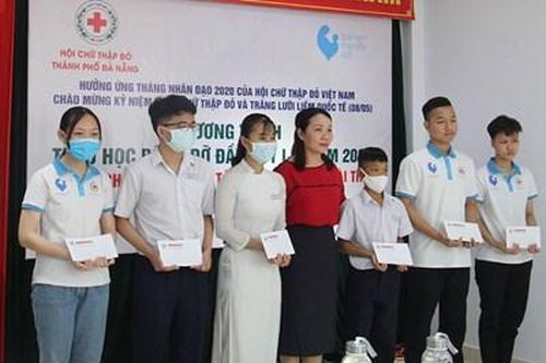 Hội Chữ thập đỏ thành phố Đà Nẵng trao 58 suất học bổng tặng học sinh