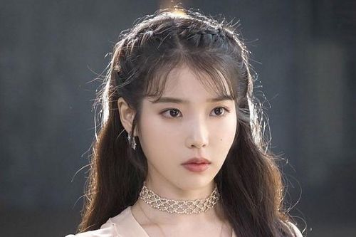 Bất ngờ chưa, IU được đề cử giải thưởng Baeksang, tự tin sánh vai bên các 'chị đại'