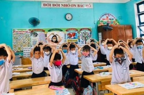 Dừng thực hiện giãn cách và đeo khẩu trang trong lớp học