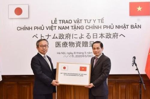 Việt Nam tặng khẩu trang y tế lần hai cho Nhật Bản phòng, chống COVID-19
