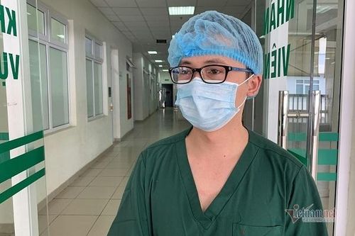 Bác sĩ kể lại 45 phút giành lại sự sống cho bệnh nhân Covid-19