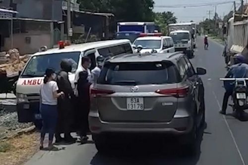 Cái kết của tài xế cố tình lấn làn, không chịu nhường đường 2 xe cứu thương