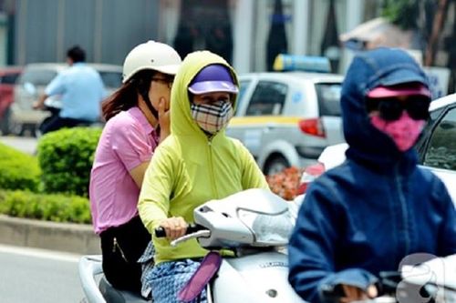 Nắng nóng gay gắt tiếp tục bao trùm Bắc và Trung Bộ, chỉ số tia UV ở mức gây hại cao