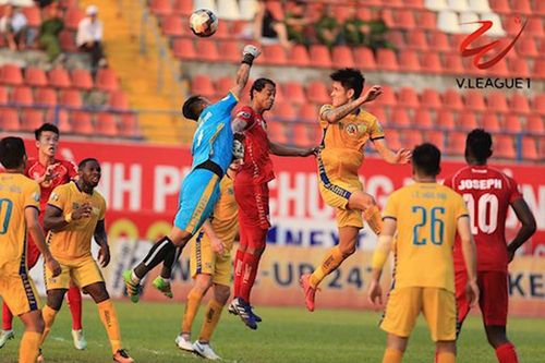 V.League dự kiến quay trở lại đầu tháng 6; Cầu thủ và thành viên BHL Fiorentina nhiễm Covid-19