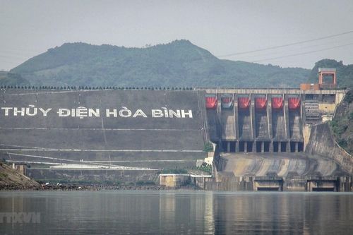 Hồ chứa nước Thủy điện Hòa Bình thiếu nước nghiêm trọng