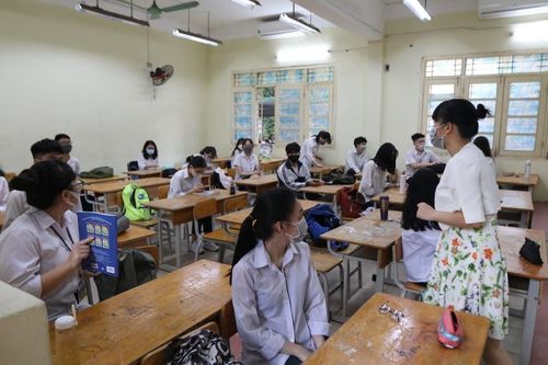 Ngày 7/5, Việt Nam có thêm 17 ca mắc COVID-19, cách ly ngay khi nhập cảnh; bỏ quy định giãn cách trong trường học