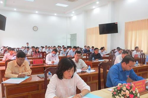 Nông nghiệp từng bước phát triển theo hướng sản xuất hàng hóa bền vững