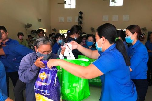 Chương trình 'San sẻ yêu thương- Chung tay vượt qua đại dịch'