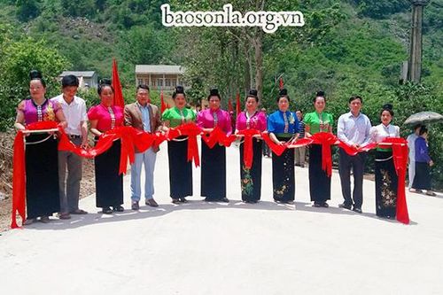 Xã Chiềng Cọ (Thành phố): Gắn biển công trình chào mừng Đại hội Đảng bộ thành phố lần thứ XIX, nhiệm kỳ 2020-2025
