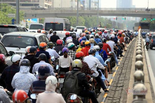 Đề xuất gây tranh cãi: Vượt đèn xanh cũng bị phạt