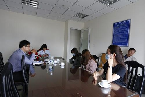 Cảnh cáo 5 thanh niên tung tin kết hôn sau tuổi 30 sẽ bị phạt