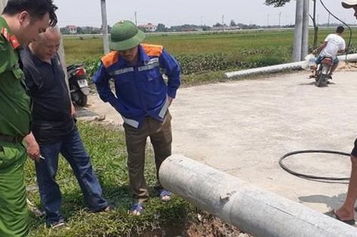 Hà Tĩnh yêu cầu xử lý vụ cột điện đổ, một công nhân tử vong