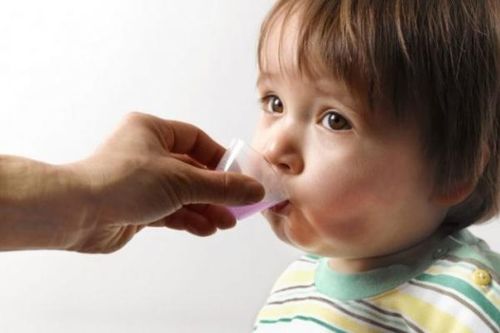 Có nên tẩy giun cho bé?