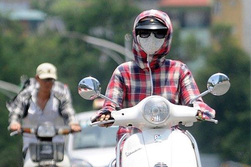 Nắng như đổ lửa giữa dịch COVID-19, làm thế nào để không... đổ bệnh?