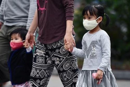 Trẻ mầm non, tiểu học trở lại trường: Khó khăn trong việc đưa đón